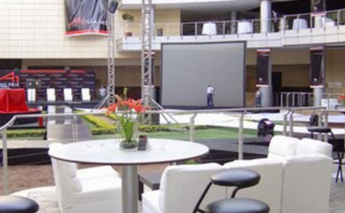 约基奇盛装,出席直面湖,人挑战,365体育app下载,365体育官网,365体育官方网站,365体育平台